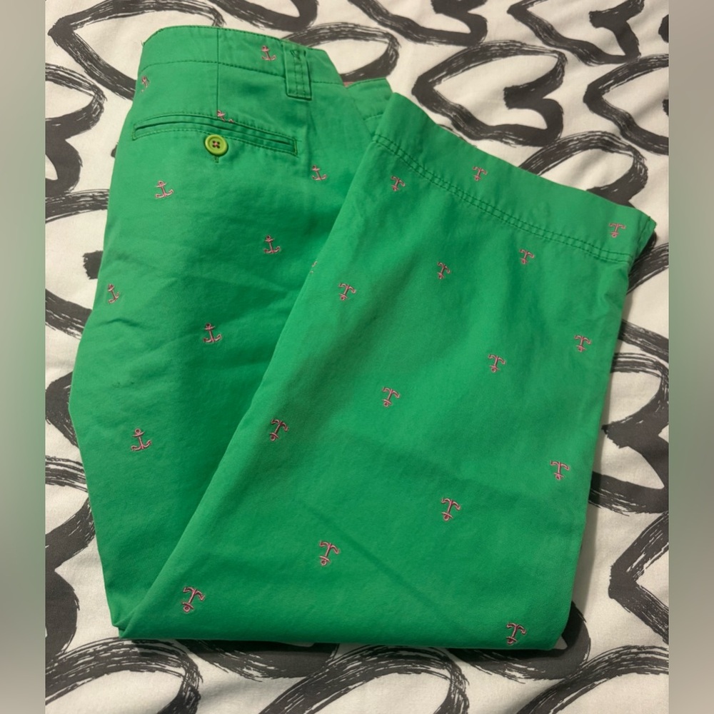 Lilly Pulitzer - Palm Beach Fit - Vibrant Green Capris with Pink Anchor Design